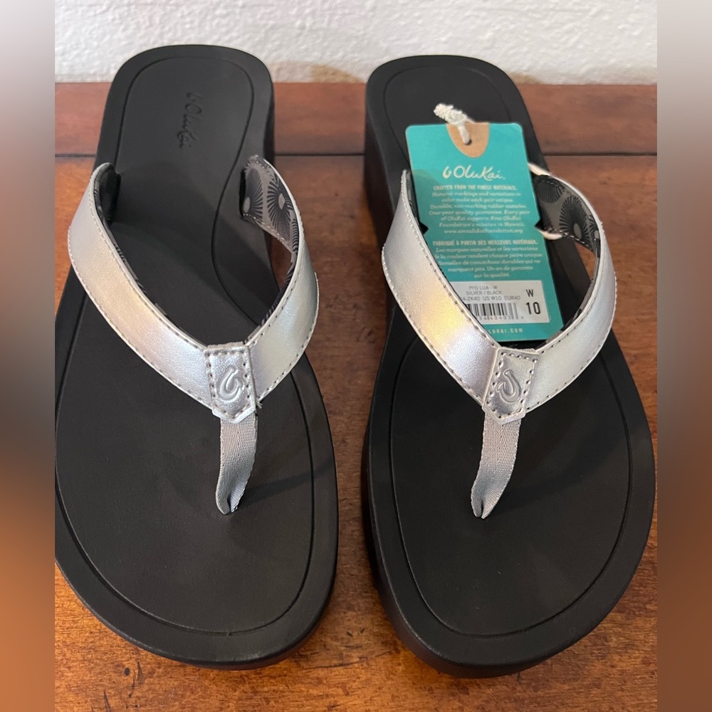 OluKai women’s wedge sandals